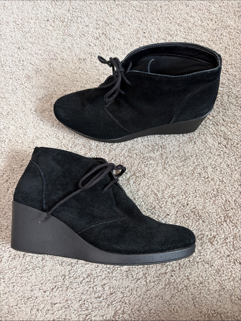Crocs Leigh Black Suede Wedge Ankle Boots Booties Lace-Up Women’s 10 Comfort